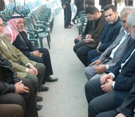 بالصور : هنية ووفد قيادي من حماس يزور بيت عزاء والد الشهيد الشقاقي