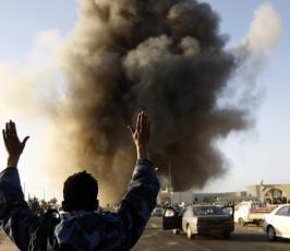 بالصور : قصف مكثف بالطيران على معاقل الثوار في ليبيا