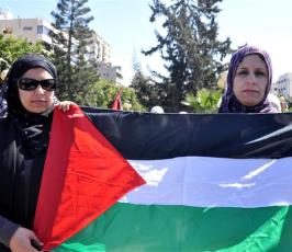 بالصور:إتحاد المرأة ونساء غزة يخرجن بمسيرة حاشدة تعزيزاً لإنهاء الإنقسام