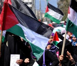 بالصور:إتحاد المرأة ونساء غزة يخرجن بمسيرة حاشدة تعزيزاً لإنهاء الإنقسام