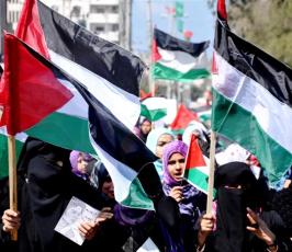 بالصور:إتحاد المرأة ونساء غزة يخرجن بمسيرة حاشدة تعزيزاً لإنهاء الإنقسام