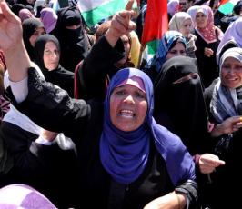 بالصور:إتحاد المرأة ونساء غزة يخرجن بمسيرة حاشدة تعزيزاً لإنهاء الإنقسام