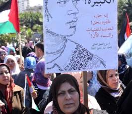 بالصور:إتحاد المرأة ونساء غزة يخرجن بمسيرة حاشدة تعزيزاً لإنهاء الإنقسام