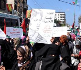 بالصور:إتحاد المرأة ونساء غزة يخرجن بمسيرة حاشدة تعزيزاً لإنهاء الإنقسام
