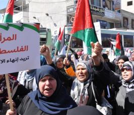 بالصور:إتحاد المرأة ونساء غزة يخرجن بمسيرة حاشدة تعزيزاً لإنهاء الإنقسام