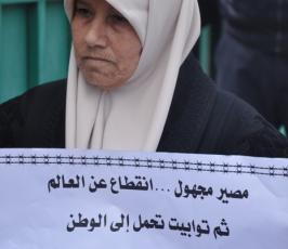 بالصور: أهالى المعتقلين الفلسطينيين يناشدون حكومة شرف بالإفراج عن أبنائهم من السجون المصرية
