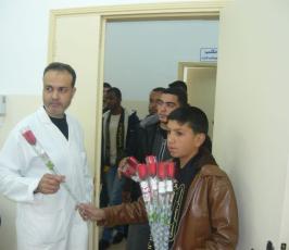 بالصور: الرابطة الاسلامية تزور مستشفى الشفاء بغزة وتوزع الورود على المرضى