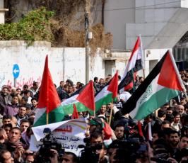 بالصور: مسيرة لفصائل المقاومة تدعوا لأنهاء الانقسام بغزة