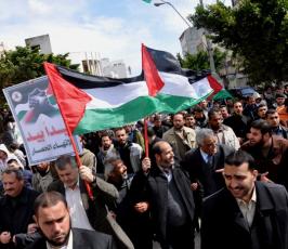 بالصور: مسيرة لفصائل المقاومة تدعوا لأنهاء الانقسام بغزة