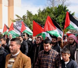 بالصور: مسيرة لفصائل المقاومة تدعوا لأنهاء الانقسام بغزة