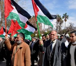 بالصور: مسيرة لفصائل المقاومة تدعوا لأنهاء الانقسام بغزة