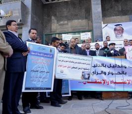 بالصور:إعتصام لقناة الجزيرة تضامناً مع شهيدها المصور على الجابرفى ليبيا