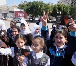بالصور: مسيرة لأطفال غزة بساحة الجندى المجهول يدعون الى انهاء الانقسام