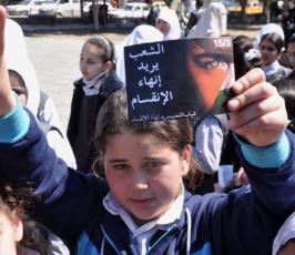 بالصور: مسيرة لأطفال غزة بساحة الجندى المجهول يدعون الى انهاء الانقسام