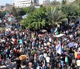 بالصور .. غزة تنتفض ضد الانقسام