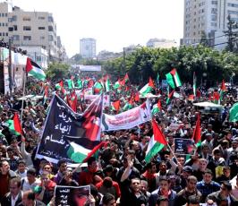 بالصور .. غزة تنتفض ضد الانقسام