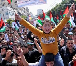 بالصور .. غزة تنتفض ضد الانقسام