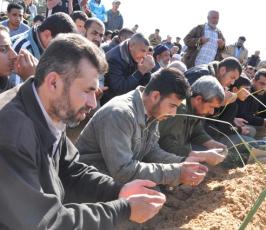 بالصور:جنازة الشهيد عدنان يوسف اشتيوي من منطقة الزيتون