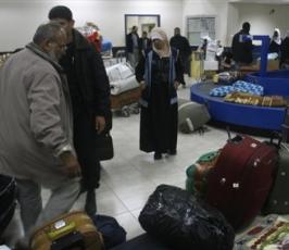 بالصور : فلسطينيون عائدون من ليبيا يتحدثون عن جرائم نظام « القذافي »