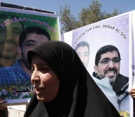 بالصور : تظاهرة في غزة تنديدا بخطف المهندس ضرار أبو سيسي من قبل الموسدان في أوكرانيا
