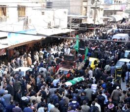 بالصور: جماهير غفيرة تشيع جثامين شهداء حي الشجاعية