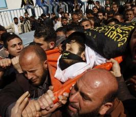 بالصور: جماهير غفيرة تشيع جثامين شهداء حي الشجاعية