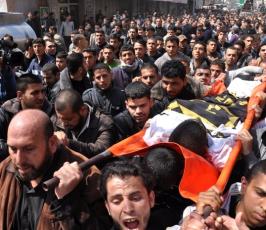 بالصور: جماهير غفيرة تشيع جثامين شهداء حي الشجاعية