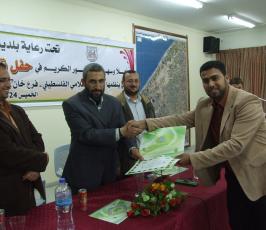 بالصور : التجمع الإعلامي يكرم عدد من صحفي خانيونس أنهوا دورات تدريبية