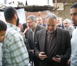 بالصور.. لجنة التواصل الجماهيري تزور منزل الشهيد أحمد ياسين