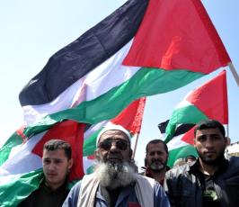 بالصور:أهالى غزة يحيون ذكري يوم الأرض 