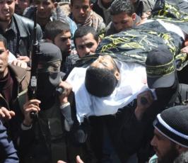 بالصور: سرايا القدس وجماهير غفيرة تشيع جثمان الشهيد محمد معمر  بخانيونس