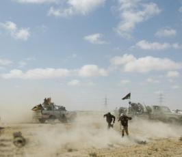 بالصور: إشتباكات بين الثوار الليبيين وقوات القذافي