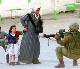 شاهد بالصور: تحدي شيوخ وشباب ونساء فلسطين للجيش الصهيونى