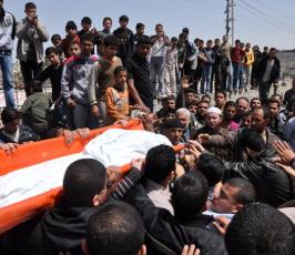بالصور: تشييع جثمان الشهيد محمود المناصرة من مدينة غزة