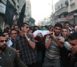 بالصور : جماهير غفيرة تطالب بالإنتقام لدماء الشهداء