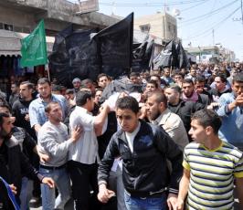 بالصور: تشييع جثمان الشهيد رائد بر بعد إن إغتالته طائرات الحقد الصهيونية بحى الزيتون