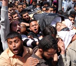 بالصور: تشييع جثمان الشهيد رائد بر بعد إن إغتالته طائرات الحقد الصهيونية بحى الزيتون