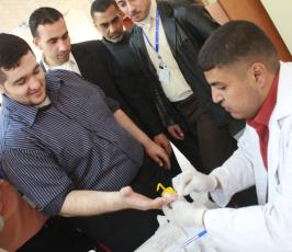 ديوان الموظفين العام بالتعاون مع مستشفى الشفاء ينظم حملة للتبرع بالدم