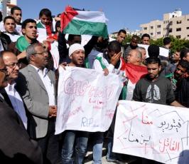 بالصور: وقفة تضامنية مع الصحفى الايطالى فيكتوريو بمدينة بغزة