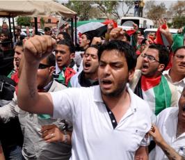 بالصور: جنازة الصحفى الإيطالى فكتوريو بمدينة غزة