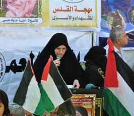 بالصور: وقفة تضامنية لدائرة العمل النسائى أمام مقر الصليب الاحمر بغزة