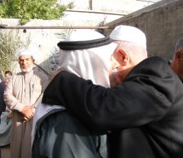 بالصور:: لجنة التواصل الجماهيري للجهاد تتمكن من رأب الصدع بين أفراد عائلة غزية