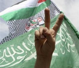 بالصور: إحتفالات بالمصالحة أدت الى اشتباكات مع العدو بقرية بلعين