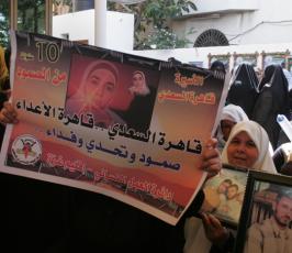 بالصور: وقفة تضامنية مع الأسرى نظمتها حركة الجهاد بالصليب الأحمر بغزة