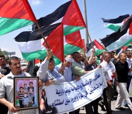بالصور: بالذكرى العاشرة لهم : مبعدو كنيسة المهد يتظاهرون أمام معبر بيت حانون