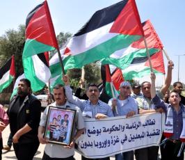 بالصور: بالذكرى العاشرة لهم : مبعدو كنيسة المهد يتظاهرون أمام معبر بيت حانون