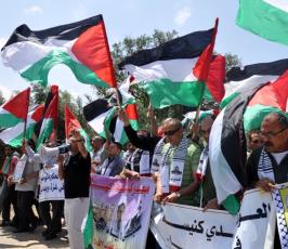 بالصور: بالذكرى العاشرة لهم : مبعدو كنيسة المهد يتظاهرون أمام معبر بيت حانون