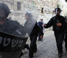 بالصور : مواجهات عنيفة بين شبان مقدسين وجنود الاحتلال في مدينة القدس