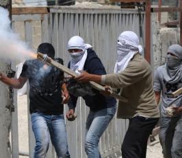 بالصور : مواجهات عنيفة بين شبان مقدسين وجنود الاحتلال في مدينة القدس