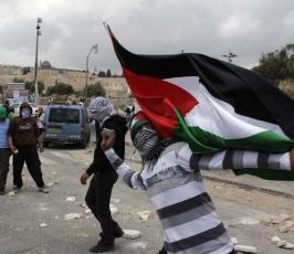 بالصور: تشييع أول شهيد فلسطيني في « الانتفاضة الثالثة » بالقدس 
